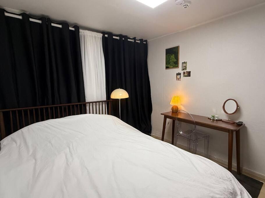 Kojjeebnb Bed Room2, Qeen Size Bed2, Tv 2, #kspo#jyp#hanriver *