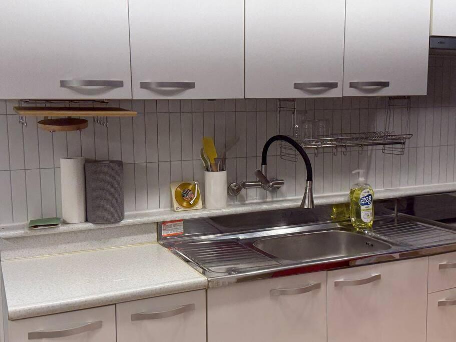 Apartment Kojjeebnb Bed Room2, Qeen Size Bed2, Tv 2, #kspo#jyp#hanriver *