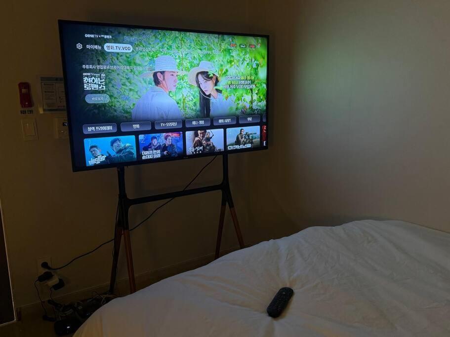 Kojjeebnb Bed Room2, Qeen Size Bed2, Tv 2, #kspo#jyp#hanriver
